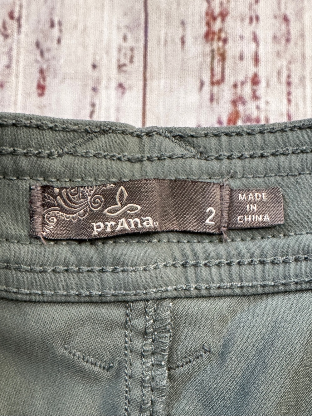 Prana Sage Green Stretch Hiking Travel Shorts Size 2 - Picture 3 of 7